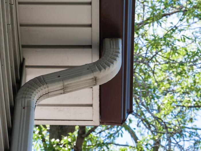 Should I Repair or Replace My Eavestroughs (2)